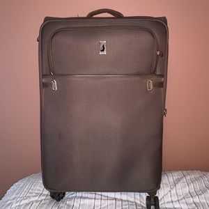 London Fog 29 inch soft-sided spinner luggage